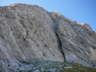 La parete Nord del Grondilice, con l'evidentissima fessura