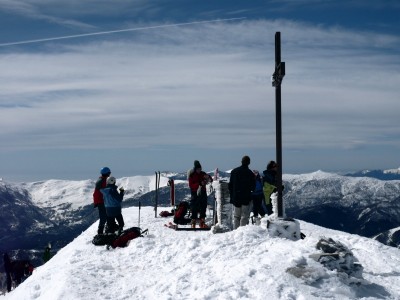 Sulla vetta del Mongioie, fra gli scialpinisti