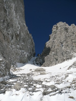 Lo stretto ed incassato canale superiore, che sbuca sulla Forcella del Cimonasso