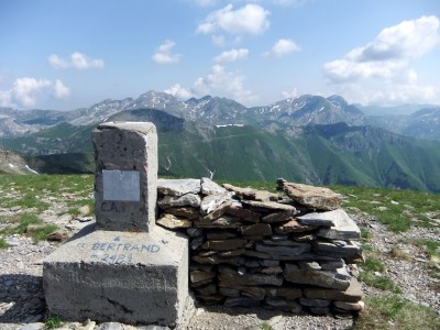 Il cippo e le Alpi Liguri