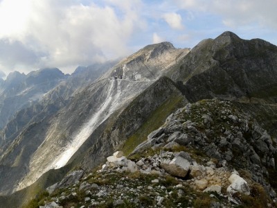 Vista dalla vetta, verso M. Sella, Alto di Sella, Tambura etc. etc.