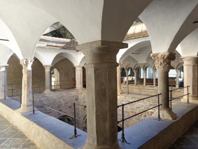 48 -  Museo dell'abbazia - Chiostro superiore.JPG