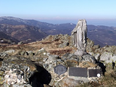Madonnina decapitata sulla Rocca Vaccaria