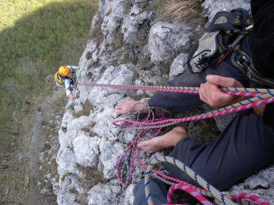 In sosta alla fine del primo tiro: Dai che è l'ultimo strapiombetto!