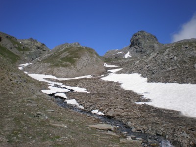 Sulla destra la Rocca del Nigro