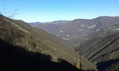 Panorama dal sentiero andando verso Casa Teitin. A sinistra si vede Ciappa