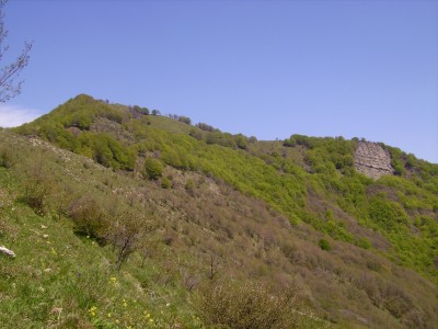 il cremado e la parete rocciosa dal crinale