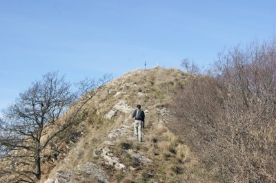 salendo al monte bano.JPG