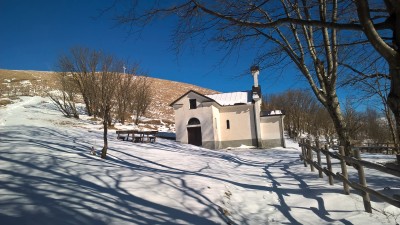 La chiesetta e la poca neve