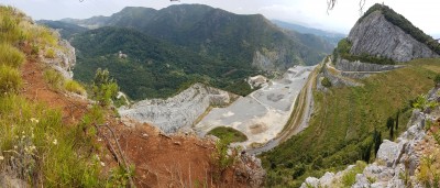 Ed infine una panoramica dal ciglio di cava nord-ovest delle Cave Ghigliazza.