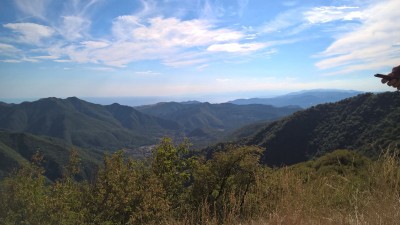 Dalla cima verso ponente: al centro l'abitato di Montoggio