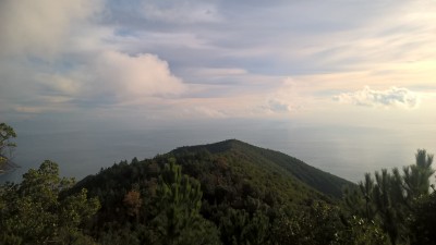 risalendo la cresta verso il monte Moneglia