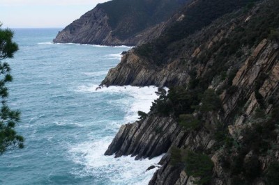 046 - Punta Stratificata Ruspea e Punta Baffe da Salto nel Blu.JPG