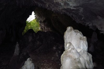 085 - Gruppo stalagmitico e uscita Arma Crosa.JPG