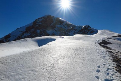 057 - Duna di neve e Chaberton sotto il sole.JPG