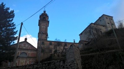 Chiesa di Senarega e Castello Fieschi.jpg