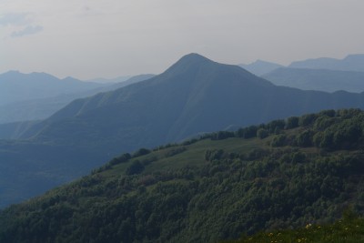 01 - Alfeo tra Maggiorasca e Aiona salendo al Chiappo.JPG