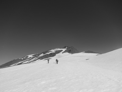 Camminando sulla Ciarinosa verso la Cresta Savarech....ambiente magnifico che regala sensazioni da alta montagna, siamo solo a 2500mt