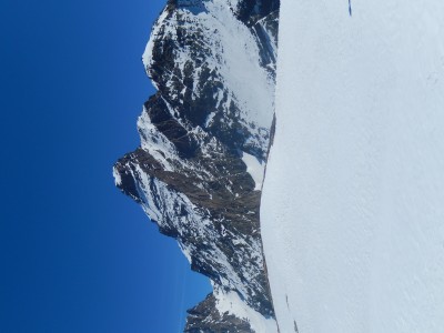 Ultimo tratto sotto la vetta, qui la via si impenna un po e con un salto di circa 1120mt di dislivello porta in breve alla croce di vetta.