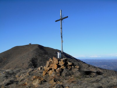 croce di vetta castiglione e tobbio.jpg