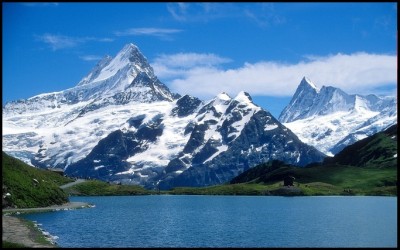 BachalpSee Schreckhorn Finsteraarhorn.jpg