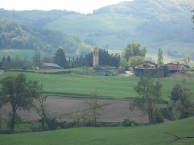 Campanile Roccapulzana paese. Rimasto in piedi dopo una frana