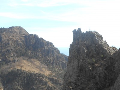 Cresta delle Torri e sullo sfondo Rocca Turchina