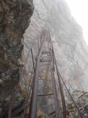 Ponte sospeso dove un tempo passava l'acquedotto