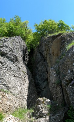 La grande  &quot;fessura&quot; o diaclasi del M. Cravì