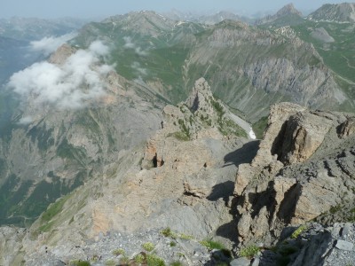 Il Monte Bersaio a sx visto dal Nebius.JPG