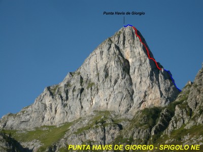 La Punta Havis de Giorgio dal rifugio omonimo, con lo Spigolo NE in bella evidenza