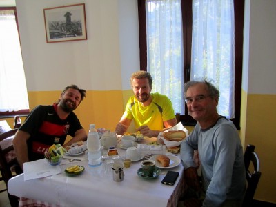 Mirko, Andrea e Jean. Colazione al Passo del Bocco