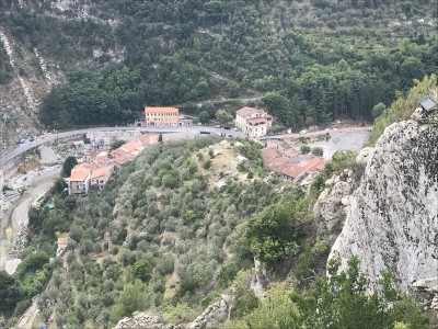 i resti del castello visti dalla torre