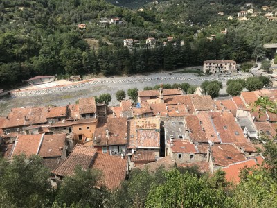 il lago senz'acqua (e' stata deviata)