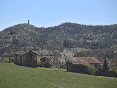 Cascina Varradi e torre di San Fermo