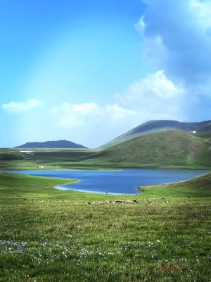 Akna, il lago per eccellenza delle Geghama