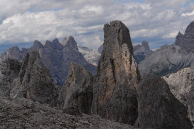 51 - Torre Wundt tra Gruppo e Torre Scarperi scendendo da Merlone piÃ¹ da destra.JPG