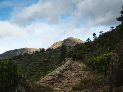 Il bel lastricato con Punta Martin