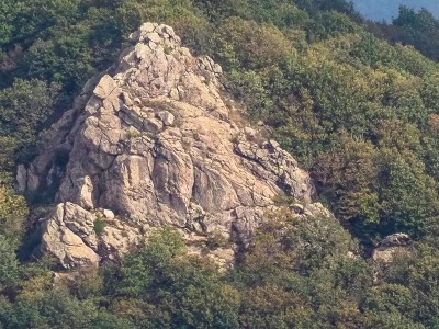 Forte zoomata sulla Rocca del Garssello, inaspettatamente deserto