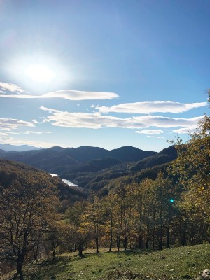 Laggiù, il lago, da sopra Bavastrelli