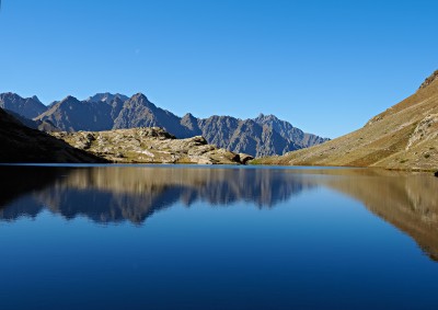 Gruppo dell'Argentera si specchia nel Lago del Vej del Bouc
