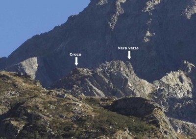 La cima del Tor si perde davanti all'imponente Cima Ovest dell'Agnel