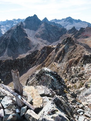 Dalla cima la Testa di Garbe e (credo) le cime di Vens