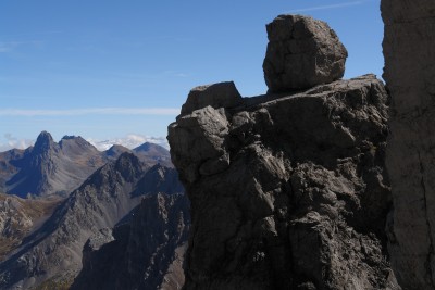 121 - Grosso torrione e Rocca la Meja scendendo dallo Scaletta piÃ¹ chiara.jpg