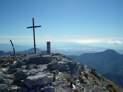 la grossa croce di vetta della Pania della Croce