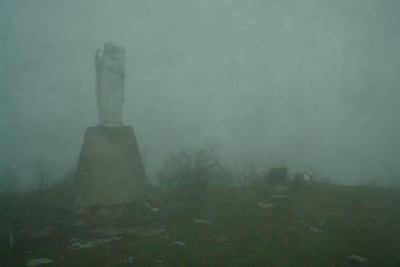 08 - Madonnina vetta Alfeo nella nebbia.JPG