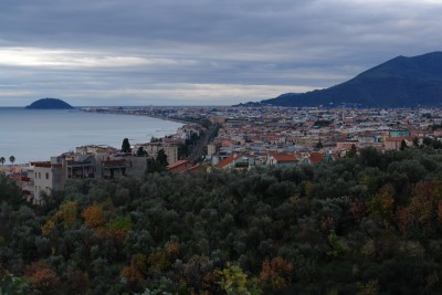 01 - Albenga e Gallinara salendo al Picaro.jpg