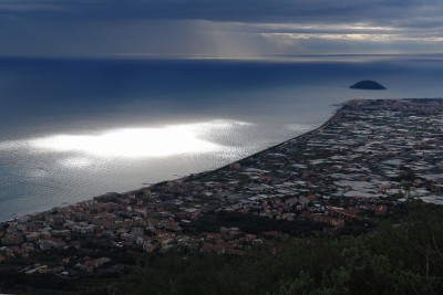 15 - Mare luccicante Albenga e Gallinara.jpg