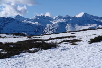 15 - Pianori sommitali Mindino e vista da Pizzo a Mongioie.JPG