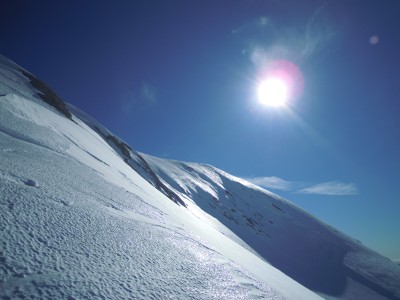 in lontananza la croce di vetta